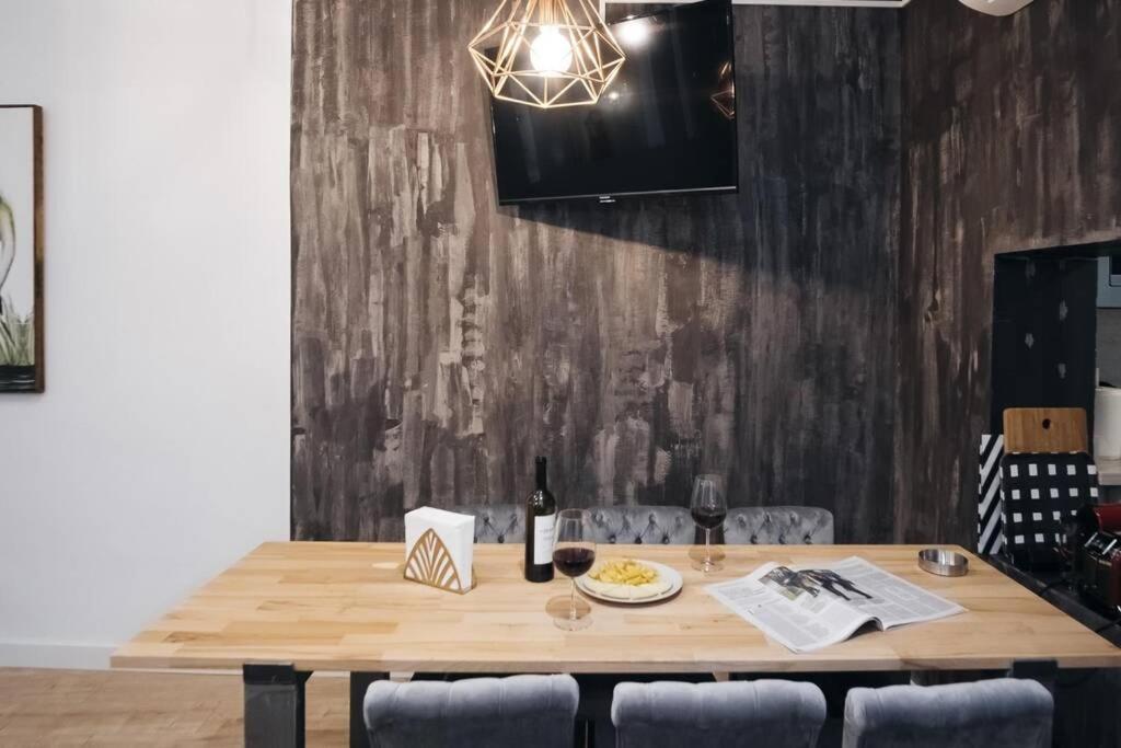 Apartamentos Plaza De Pedro Zerolo III Madrid Buitenkant foto