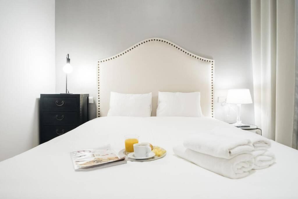 Apartamentos Plaza De Pedro Zerolo III Madrid Buitenkant foto