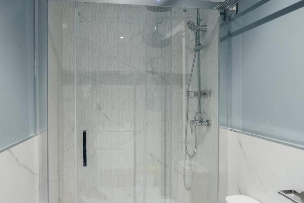 Apartamentos Plaza De Pedro Zerolo III Madrid Buitenkant foto