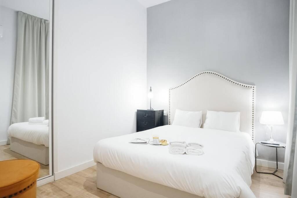 Apartamentos Plaza De Pedro Zerolo III Madrid Buitenkant foto
