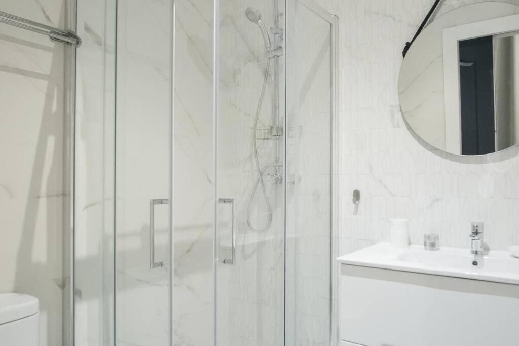 Apartamentos Plaza De Pedro Zerolo III Madrid Buitenkant foto
