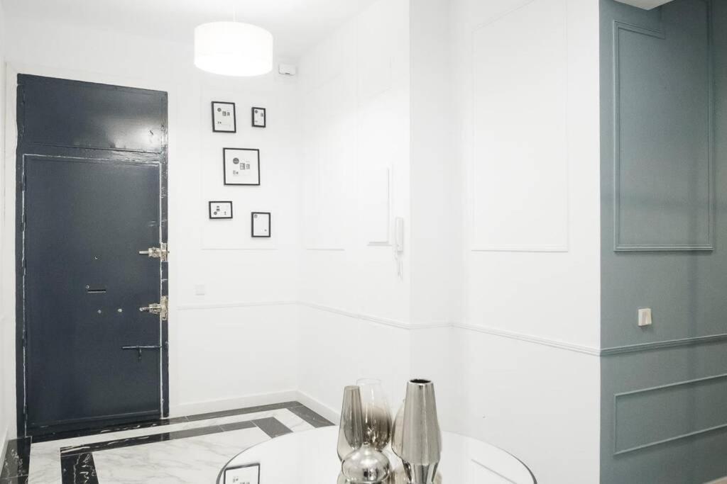 Apartamentos Plaza De Pedro Zerolo III Madrid Buitenkant foto
