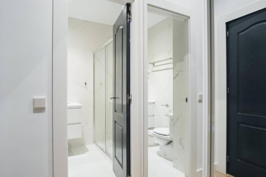 Apartamentos Plaza De Pedro Zerolo III Madrid Buitenkant foto