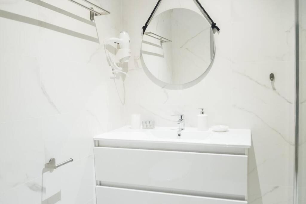 Apartamentos Plaza De Pedro Zerolo III Madrid Buitenkant foto