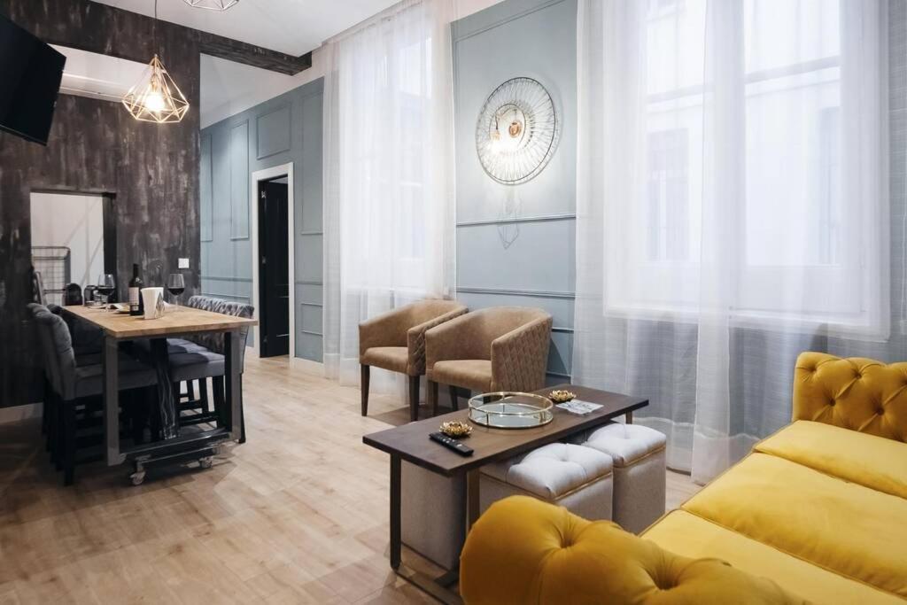Apartamentos Plaza De Pedro Zerolo III Madrid Buitenkant foto