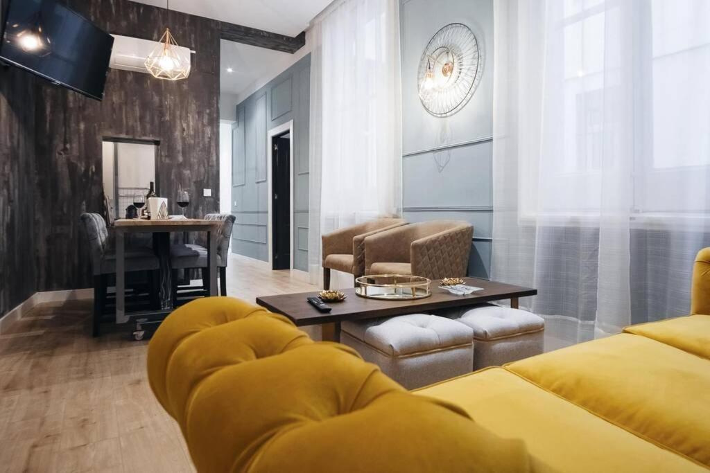 Apartamentos Plaza De Pedro Zerolo III Madrid Buitenkant foto