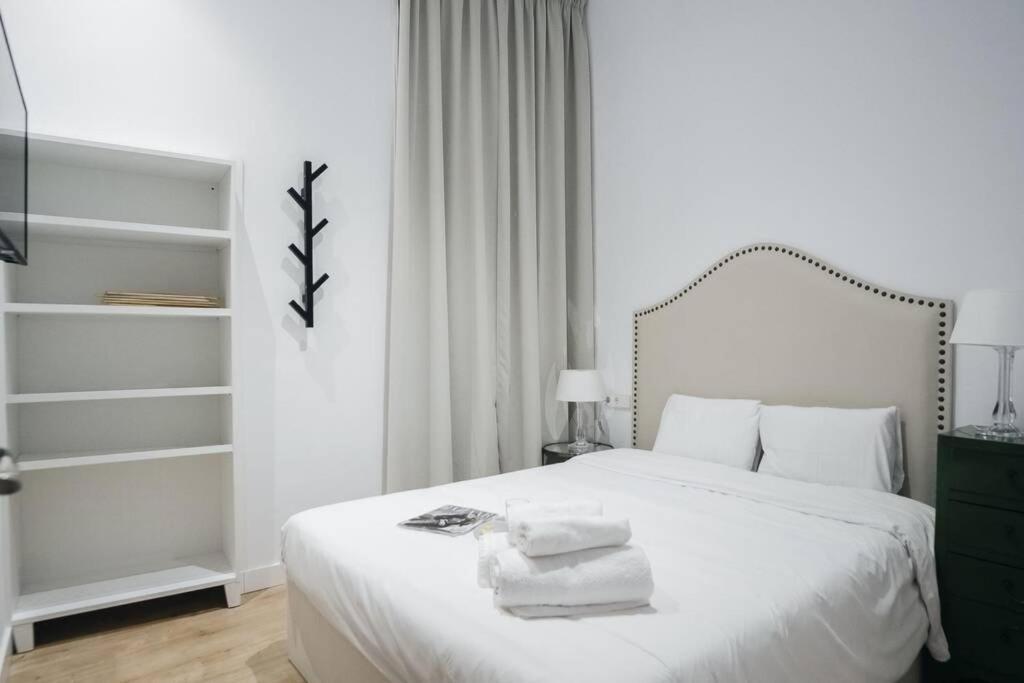Apartamentos Plaza De Pedro Zerolo III Madrid Buitenkant foto